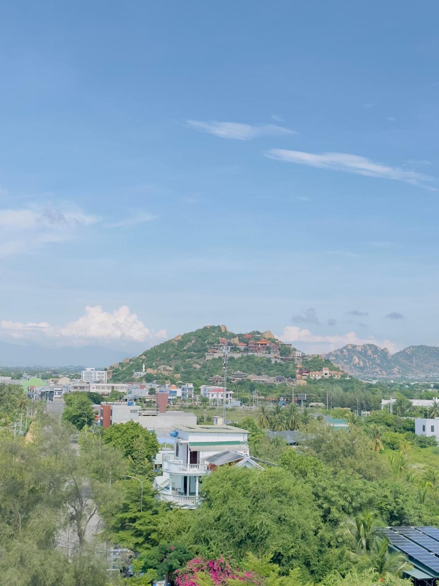 Отель Khach San Ninh Chu Фанранг Экстерьер фото